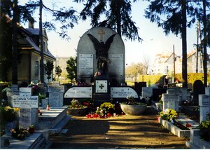 Pomnik w kwaterze powstańców na cmentarzu przy ul. Kąkolewskiej w Lesznie.